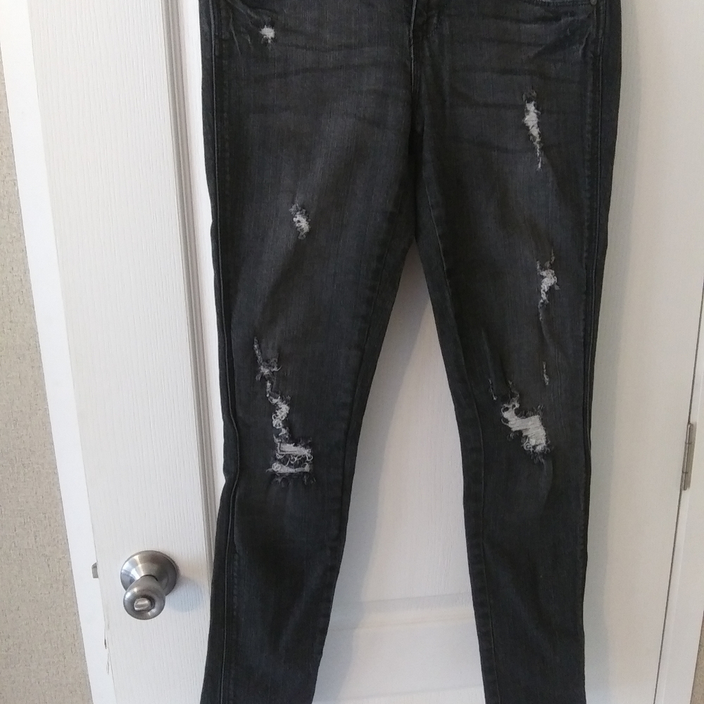 Distressed skinny jeans size 9